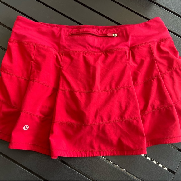 Lululemon tennis skirt size 10 - Picture 2 of 3